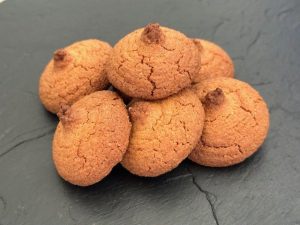 Macarons au miel et aux amandes amères